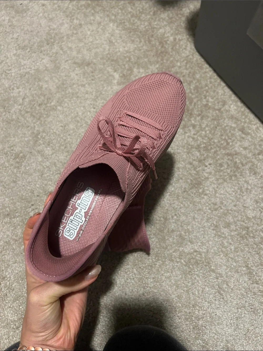 LIKE NEW Skechers Women’s Mauve Slip-On Knit Athletic Sneakers